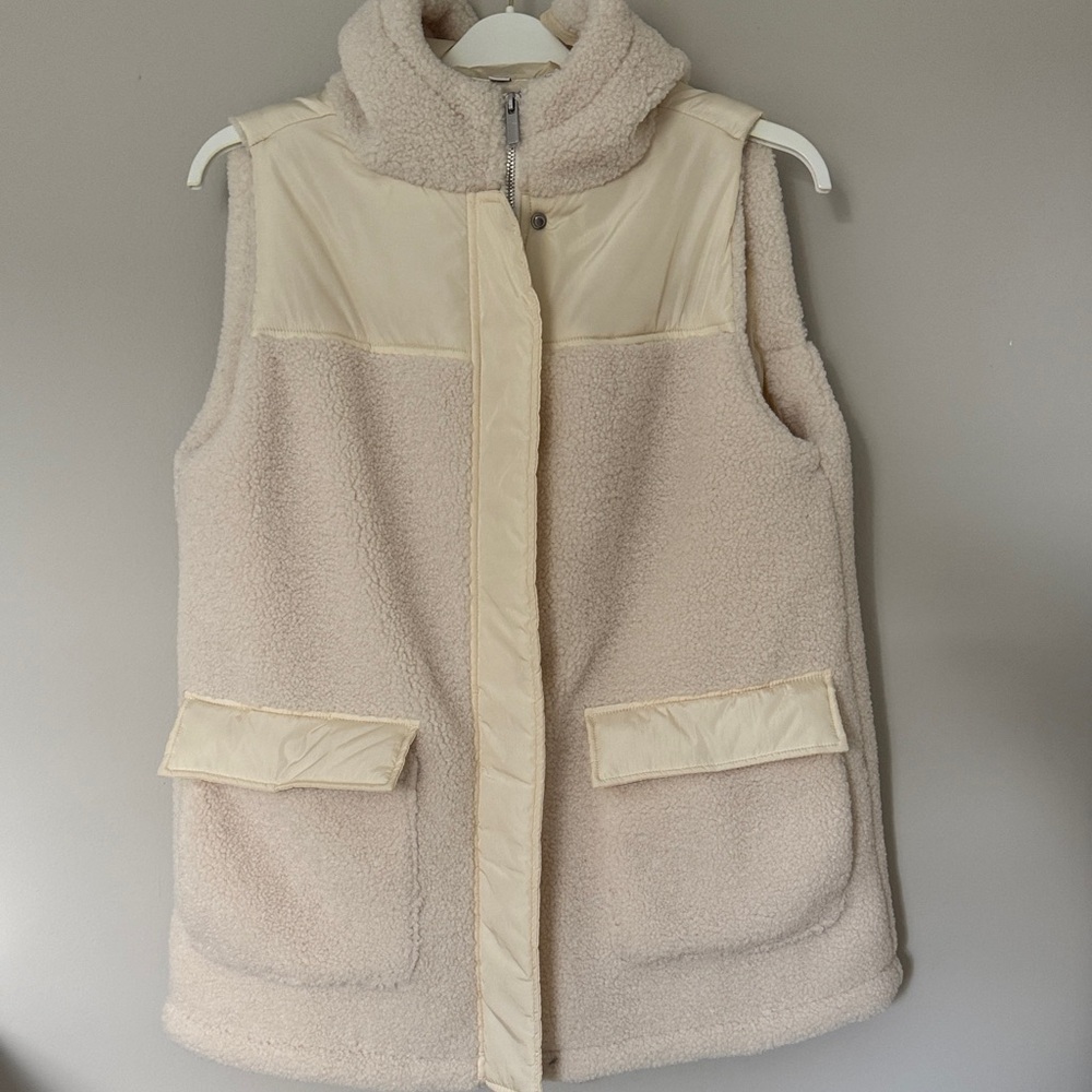 Chico’s Women's Ivory Cream Sherpa Zip Front Hoodie Vest Size 1 Medium 8/10